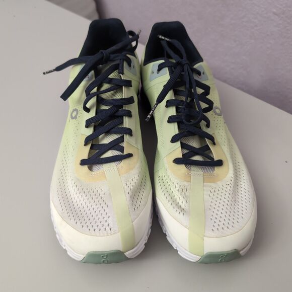 On Running Cloudflow Running Shoes Mens 10.5 Meadow White